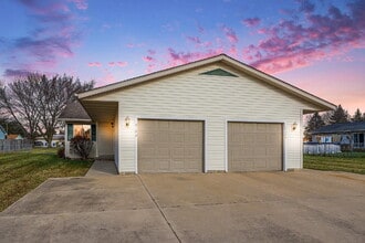 Building Photo - 6192 Whitcomb Dr