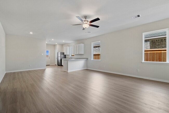 Foto del edificio - 1031 Rosewood Trl