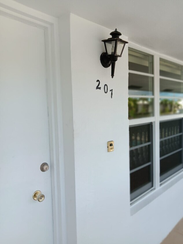 Foto principal - 2186 NE 56th St