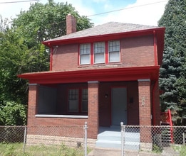 Building Photo - 636 Chester Ave