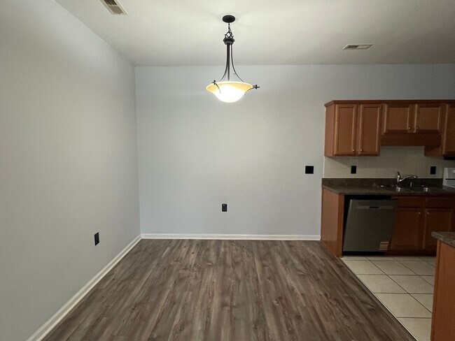 Foto del edificio - Spacious 2 Bed, 2 Bath Condo with Communit...