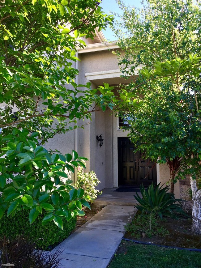 Building Photo - 535 Aliento Way