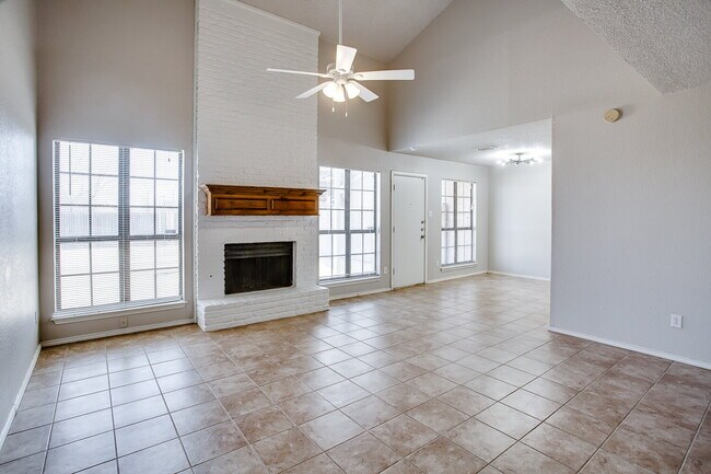 Foto del edificio - Spacious 2/2.5/2!