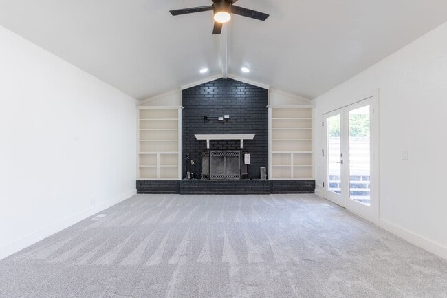 Building Photo - Beautifully Updated 3-Bedroom Home with Sp...