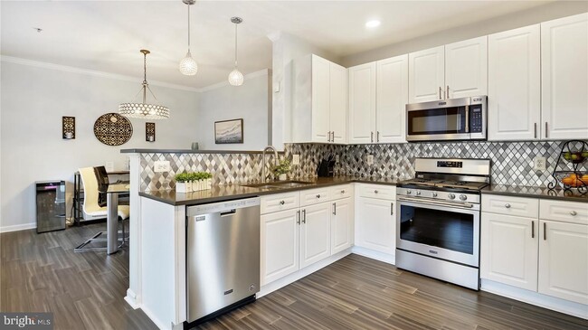 Building Photo - 8183 Carnegie Hall Ct