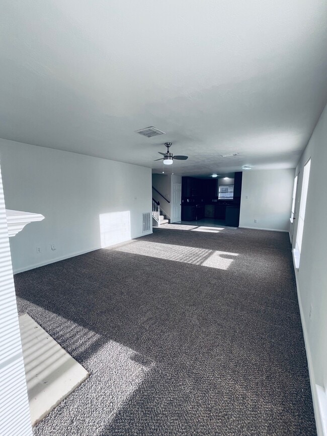 Building Photo - 2206 Laurel Oak Dr