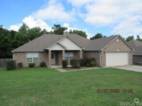 Building Photo - 2755 Gladstone Dr
