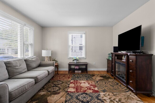 Foto del edificio - 214 Country Rd