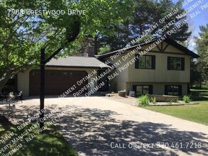 Building Photo - 2908 Crestwood Dr NE