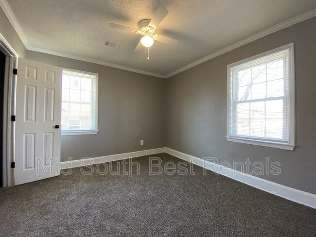 Building Photo - 1328 Chadwick Cir
