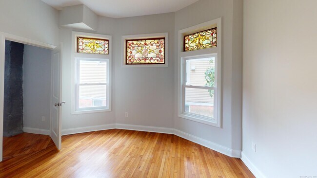 Foto del edificio - 544 Whitney Ave