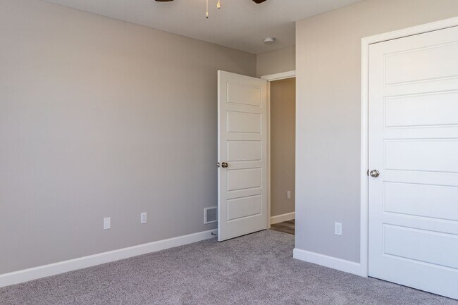 Foto del edificio - Lovely home for rent in established neigborhood