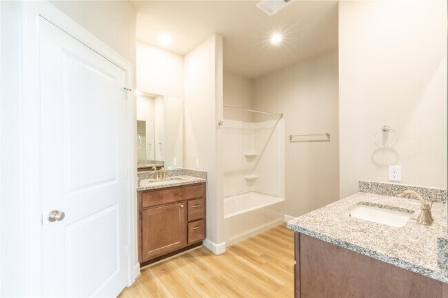 Foto del edificio - 1016 Tillman Ln