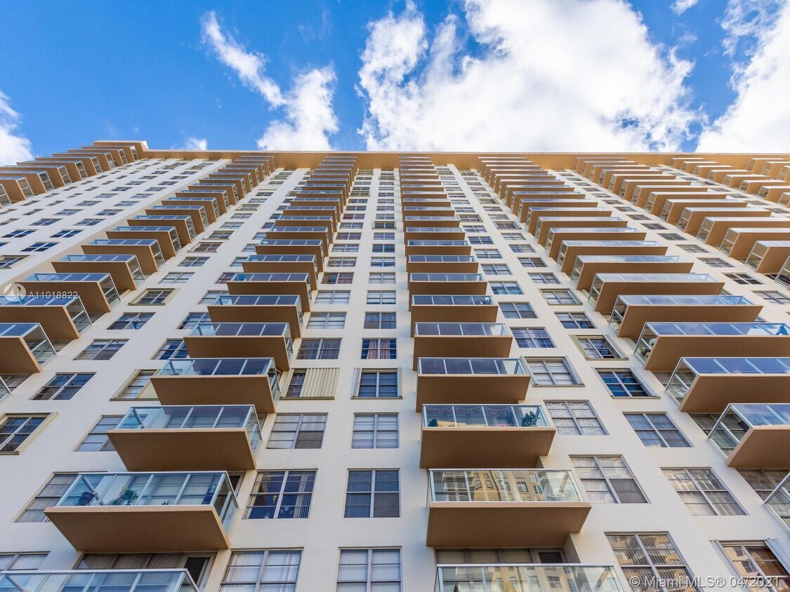 Foto principal - 230-174 174th St