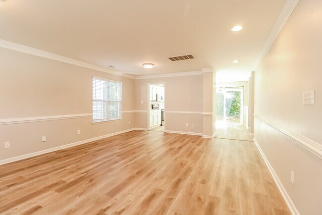 Foto del edificio - 6406 Nevin Rd