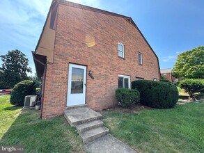 Building Photo - 9503 Hagel Cir