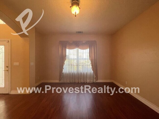 Building Photo - 4 Bedroom 2.5 Bathroom Spring Valley Lake ...