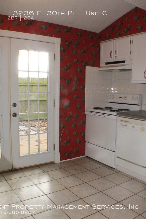 Building Photo - 2 bedroom Townhouse