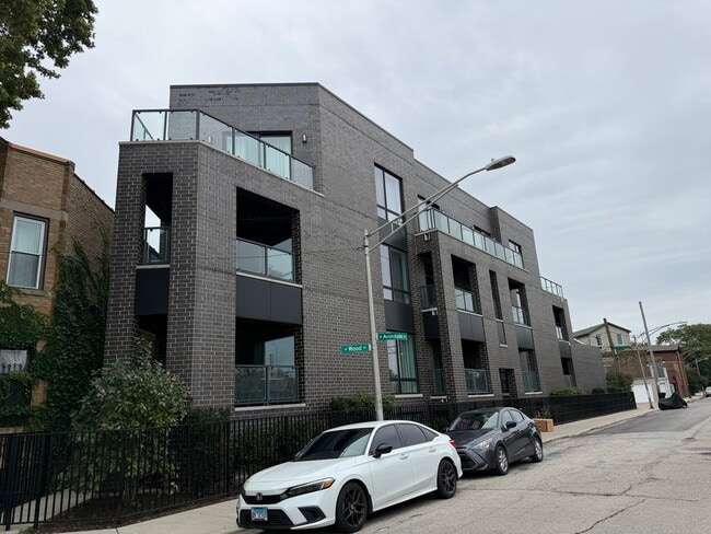 Building Photo - 2034 N Avondale Ave