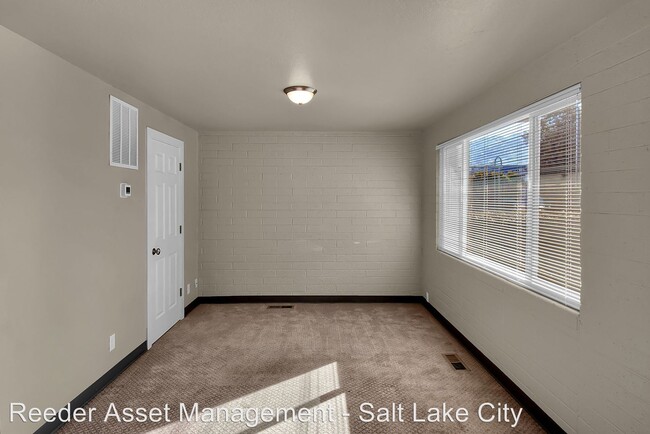 Building Photo - 3319 1300 E