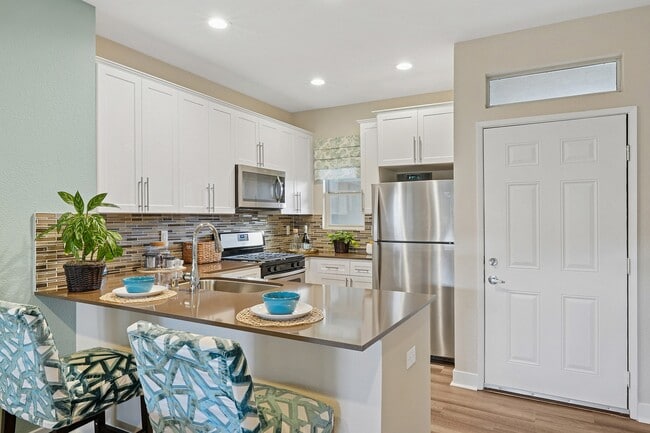 Building Photo - Park Sierra