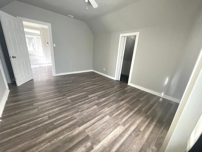 Foto del edificio - 10730 S Lafayette Ave