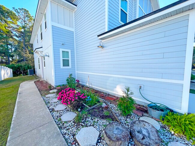 Foto del edificio - 42 Ridge Lake Rd