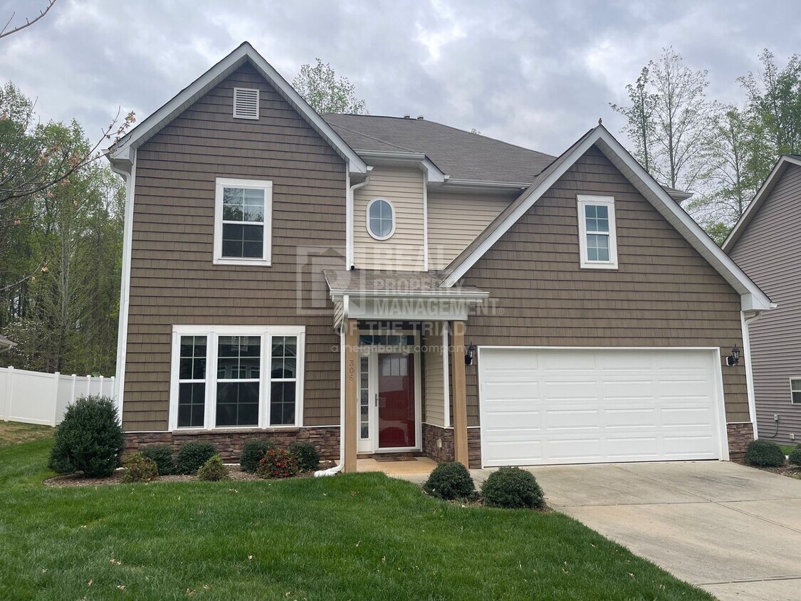 Primary Photo - Breathtaking 4bd/3ba Deluxe home next to L...