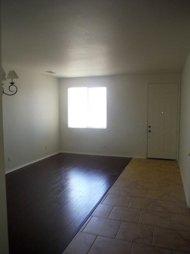 Foto del edificio - 44218 Amethyst St