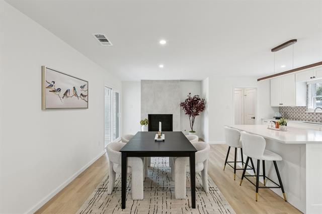 Foto del edificio - 8566 Sweetwood Dr