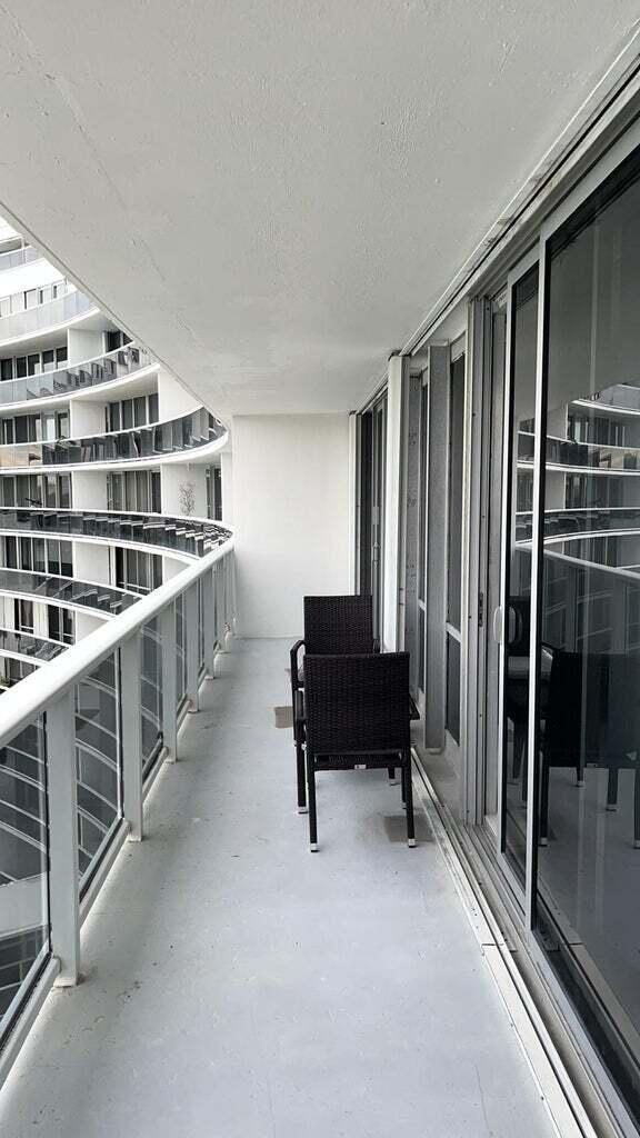 Foto del edificio - 900 Bay Dr