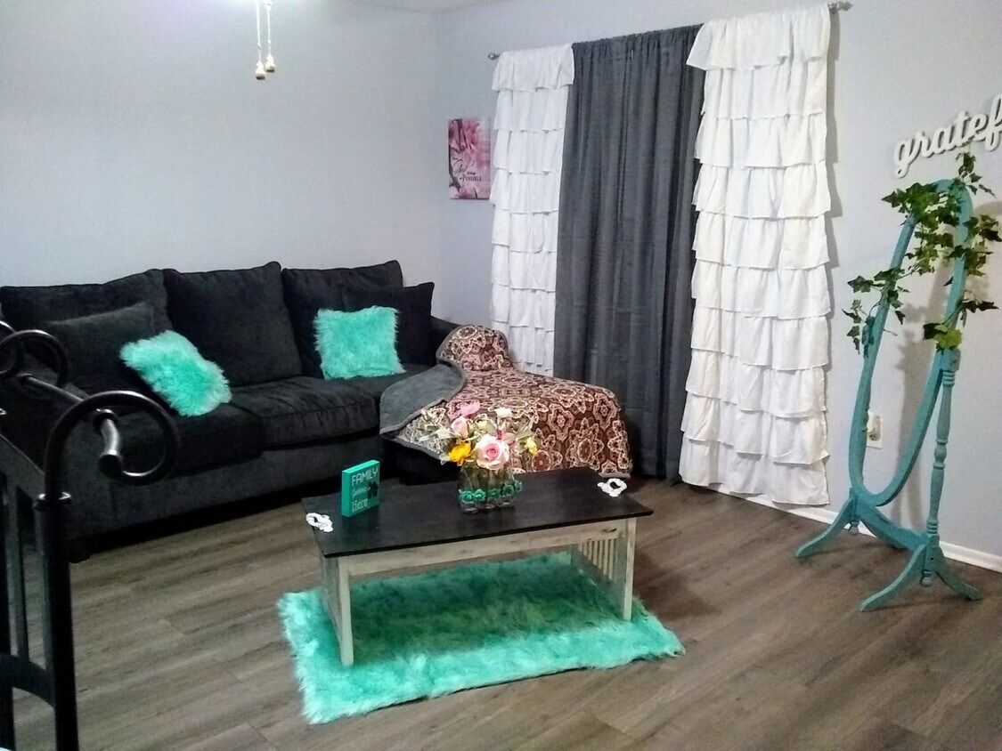 Living room - 637 Buoy Ln