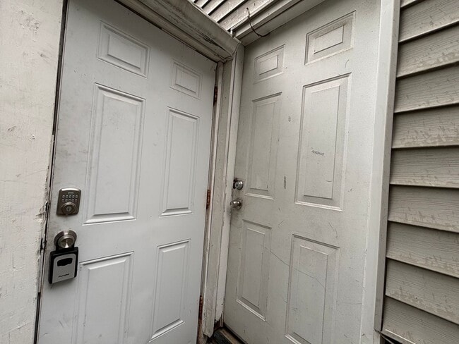 Building Photo - 72 Edmonds St