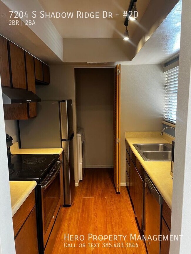 Building Photo - Stunning Cottonwood Heights Home!!! GET $2...