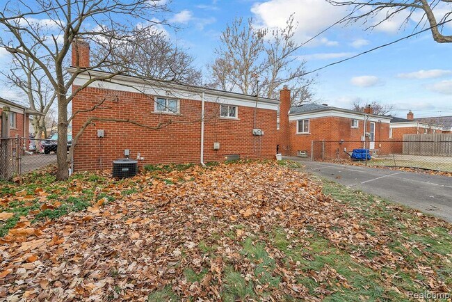 Foto del edificio - 3945 Harding St