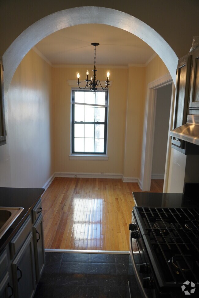 Building Photo - 426 W Briar Pl