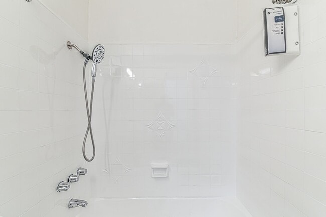 Building Photo - 5005 August St