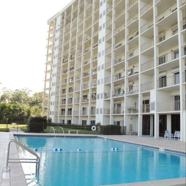 Foto del edificio - 615 Bayshore Dr