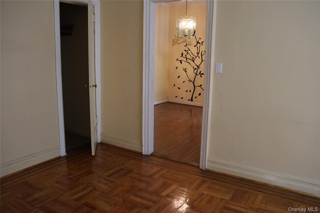 Building Photo - 955 E 98th St