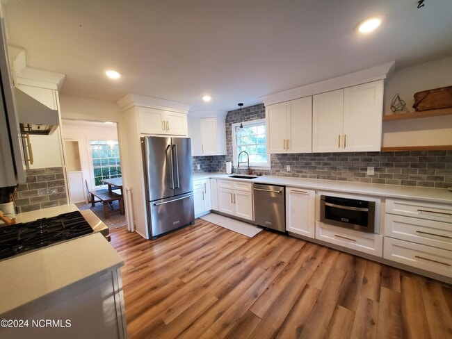 Building Photo - 226 Star Hill Dr