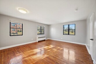 Building Photo - 131 Forest Ave