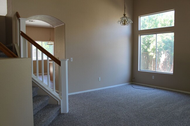 Building Photo - Back On The Rental Market Updated 4 Bedroo...