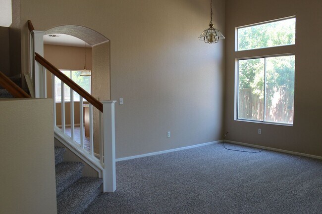 Foto del edificio - Back On The Rental Market Updated 4 Bedroo...