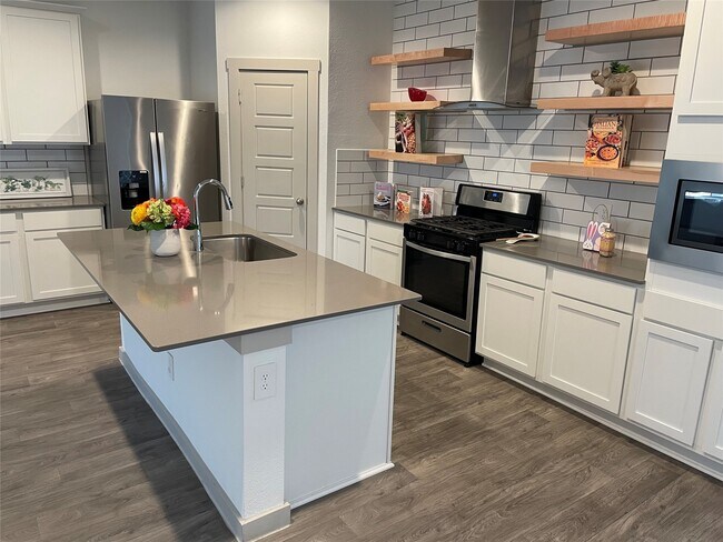 Foto del edificio - 12810 Harlesden Ln