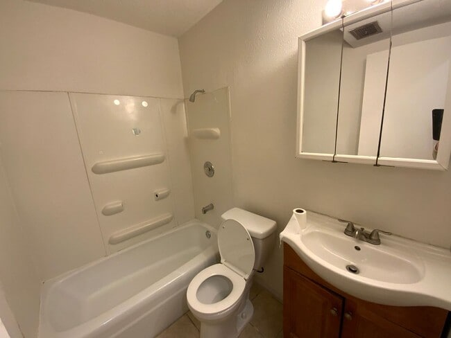 Building Photo - 1630 W Amos Dr