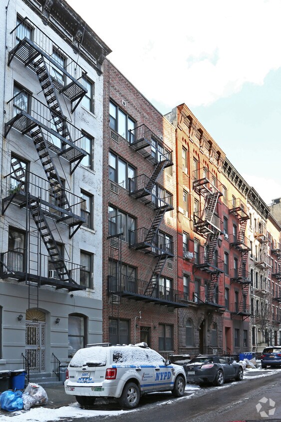 Foto del edificio - 227 W 20th St
