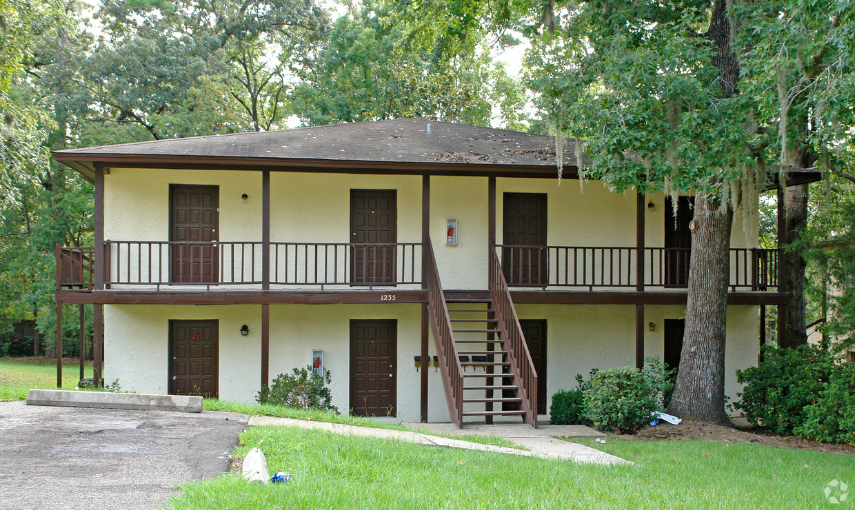 Building Photo - 1235 Buckingham Dr