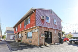 Building Photo - 11 Poplar St
