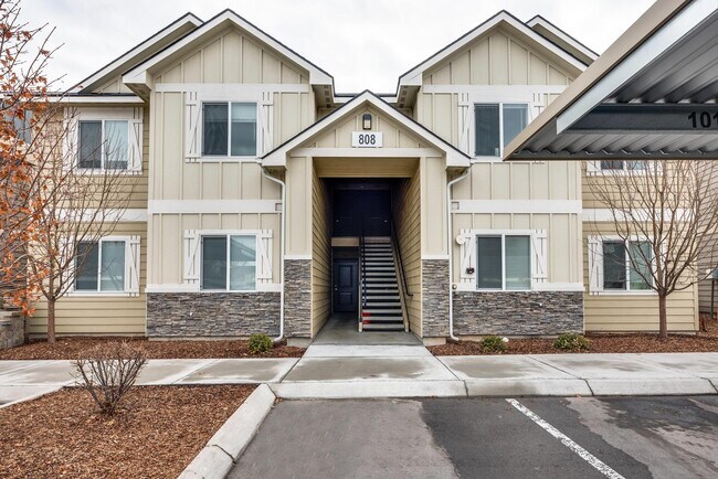 Building Photo - 872 N Maple Grove Rd