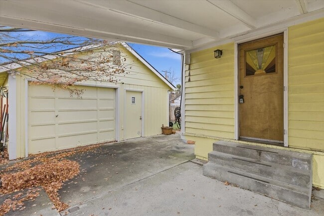 Building Photo - 173 Helman St